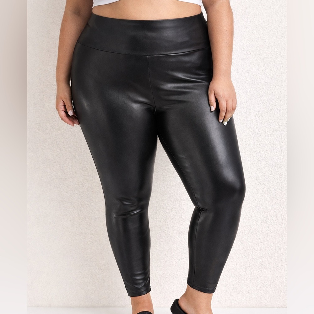 NWT Fake Leather Lookimg Capri Leggings Tights Size 1X All Black
